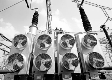 河南省變電站“體檢”工作正在進(jìn)行